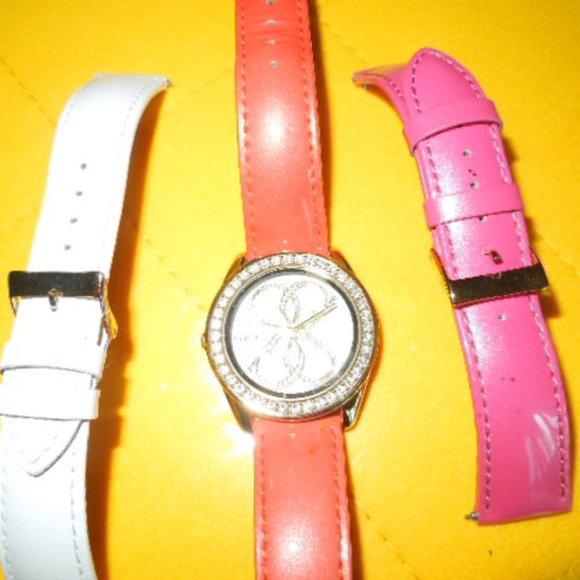GUESS watch w/bling and 2 extra bands - Picture 2 of 4